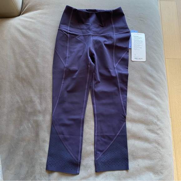 NWT Lululemon Crops Size 4 in a Deep Purple Color - Picture 1 of 7